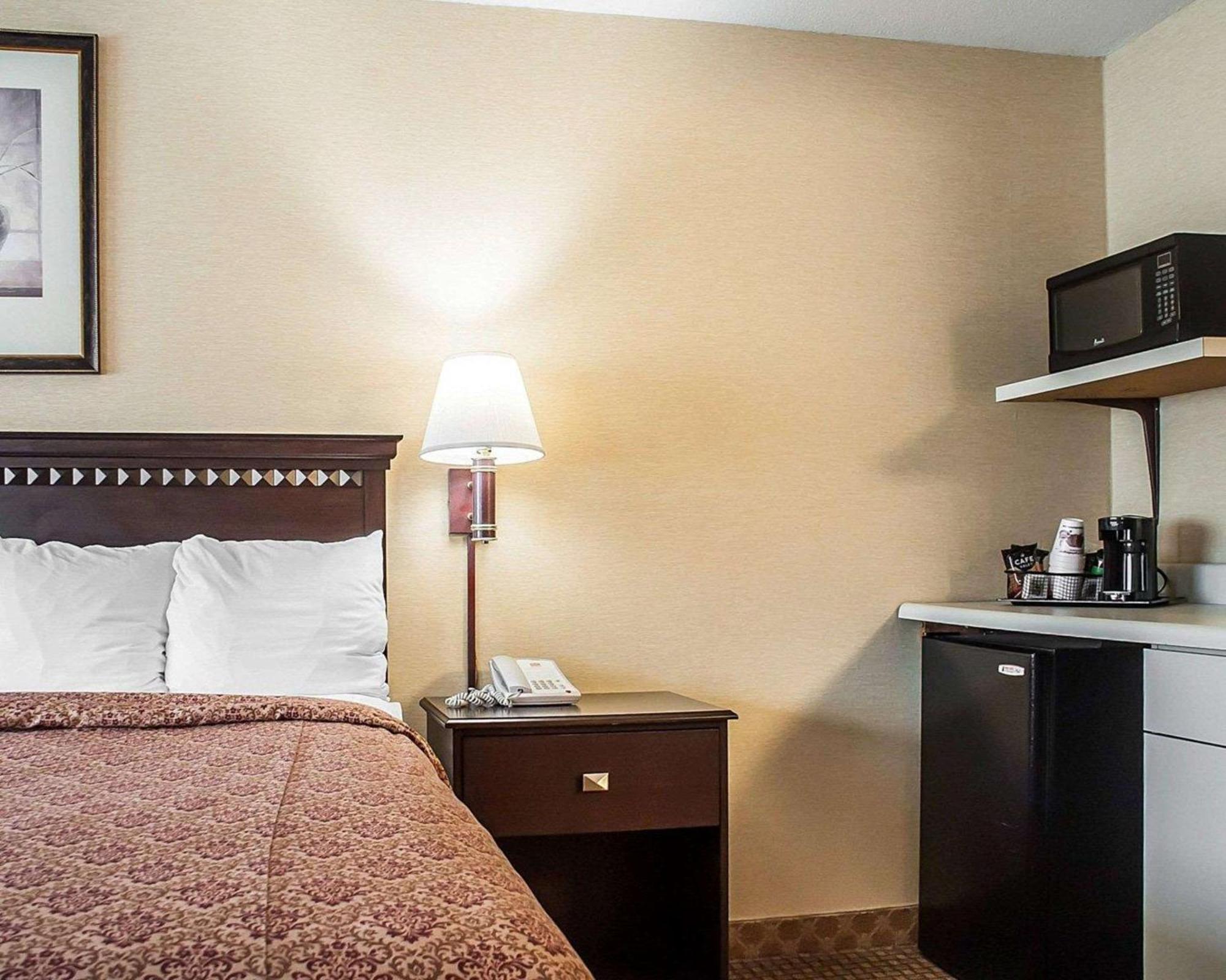 Econo Lodge Elmira-Corning Fisherville Exterior foto